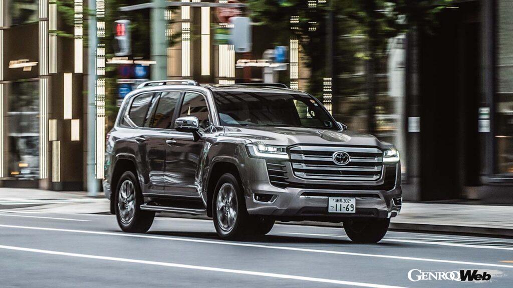 トヨタ ランドクルーザー ZXの走行シーン