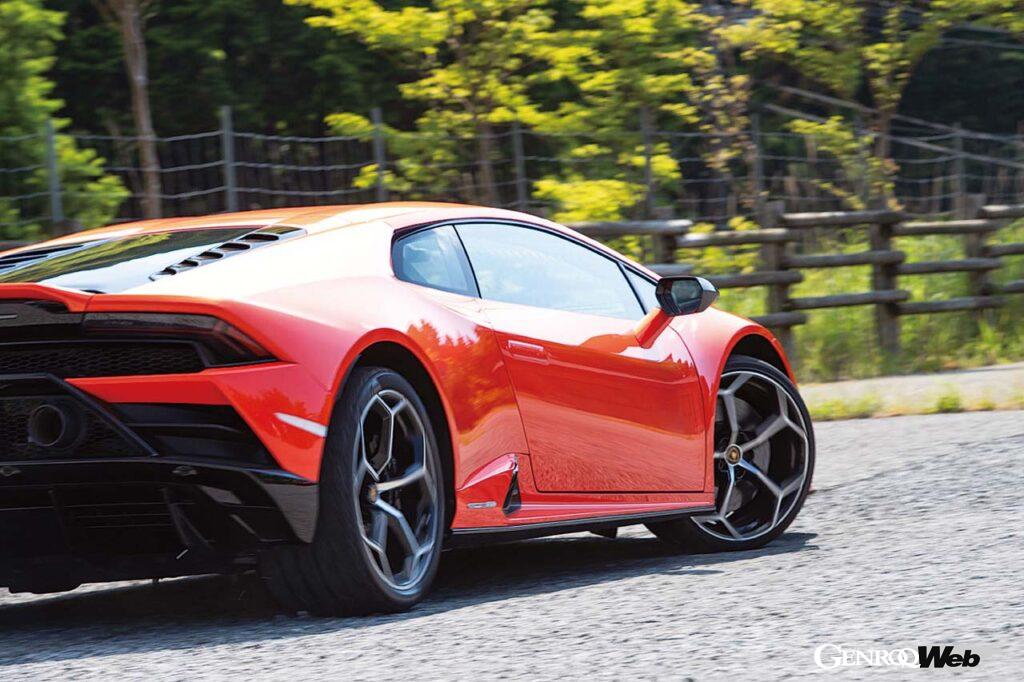 ランボルギーニ ウラカン EVOの走行シーン