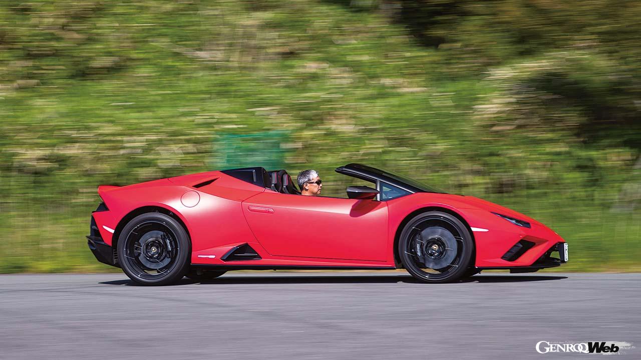 ランボルギーニ ウラカン EVO RWD スパイダーの走行シーン