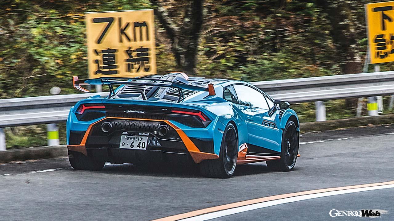 ランボルギーニ ウラカン STOの走行シーン