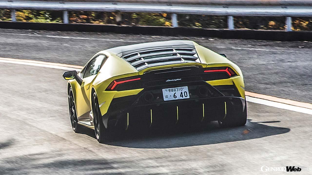 ランボルギーニ ウラカンEVO フルオ・カプセルの走行シーン