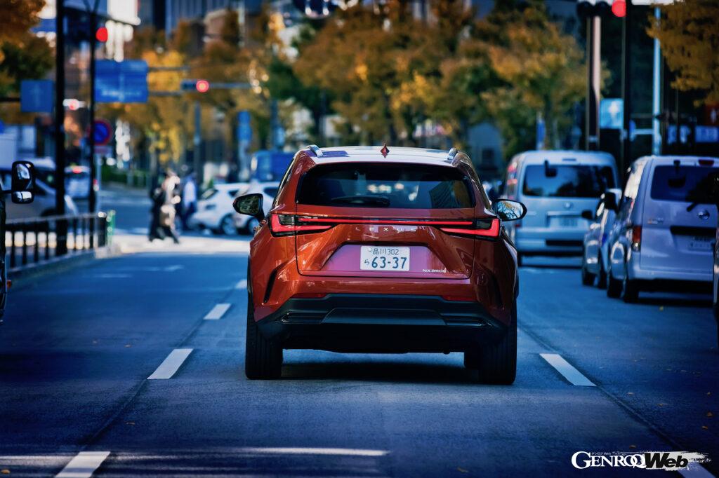 新型レクサスNX。NX350hのリヤビュー