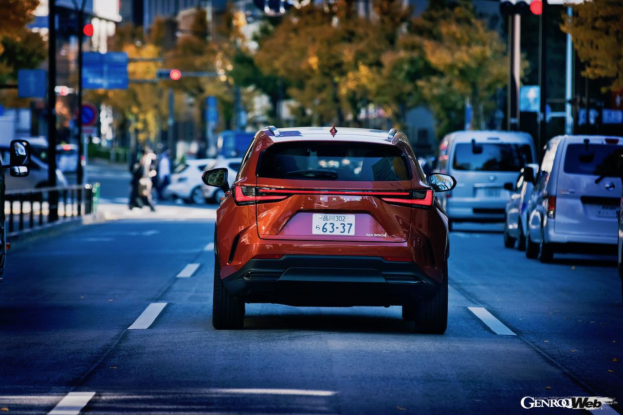 新型レクサス NX。NX350hのリヤビュー