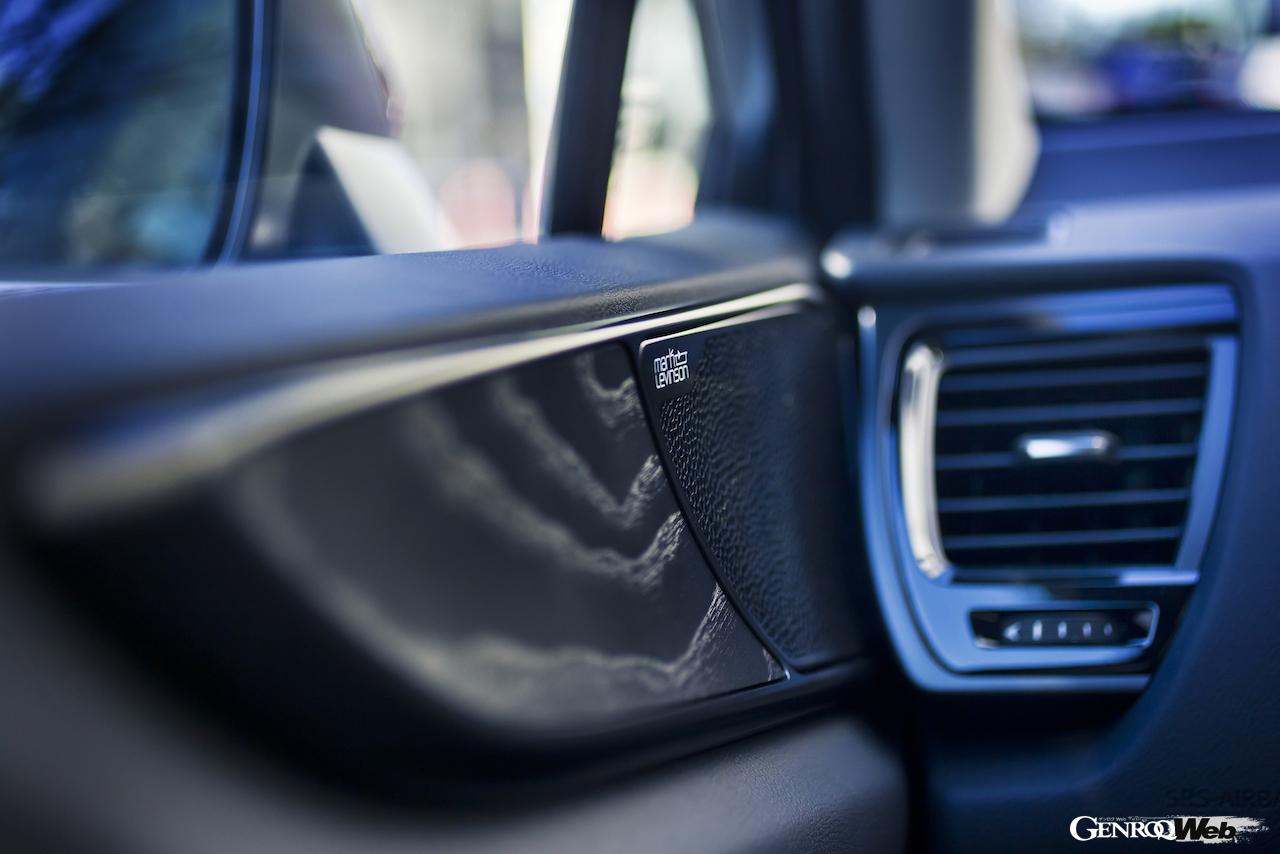 新型レクサス NX。NX350hのドアトリム