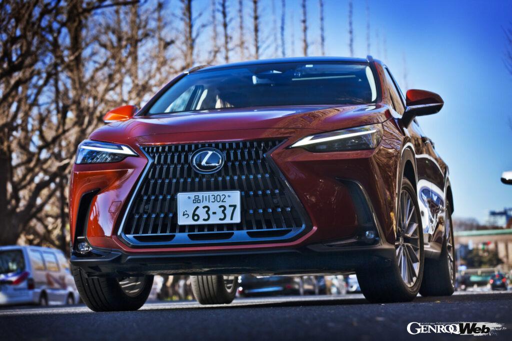 新型レクサスNX。NX350hのフロントビュー