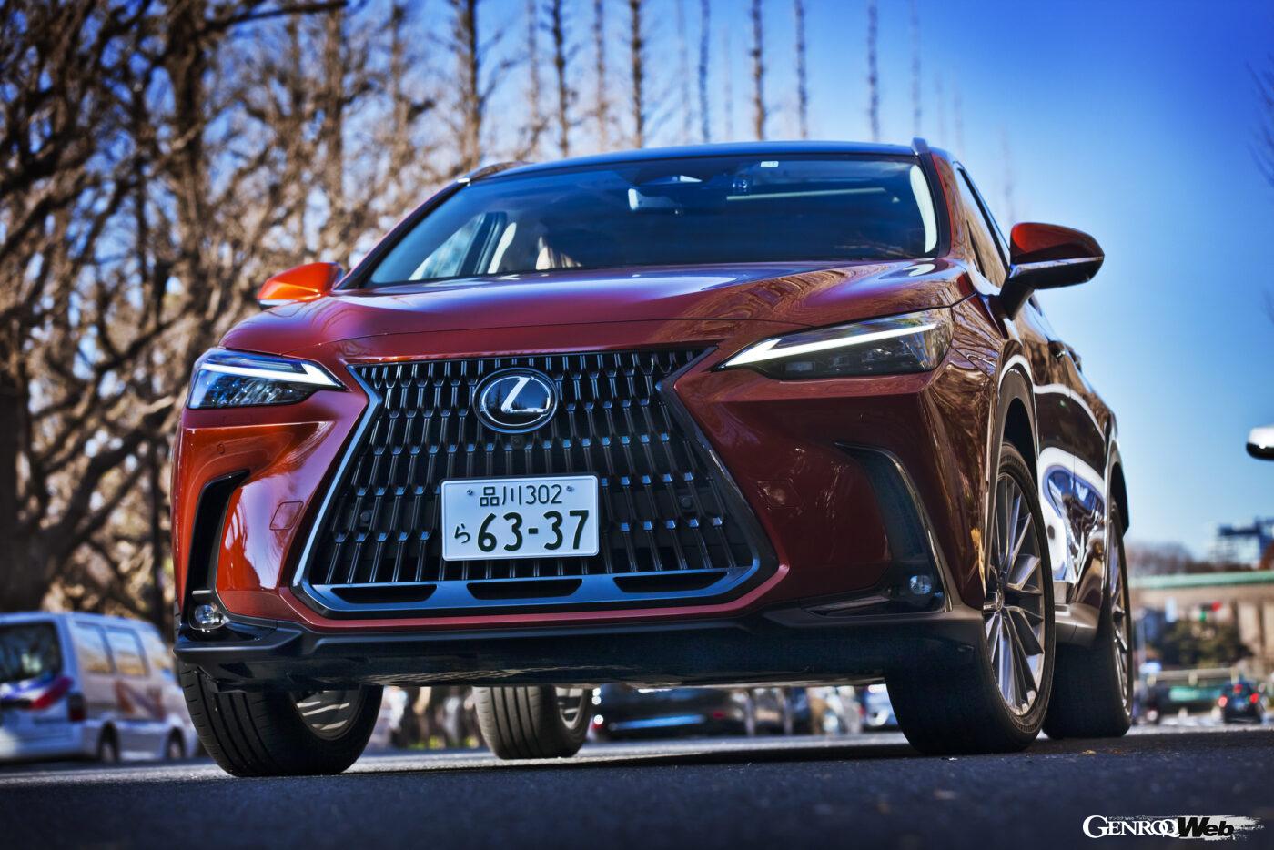 新型レクサス NX。NX350hのフロントビュー