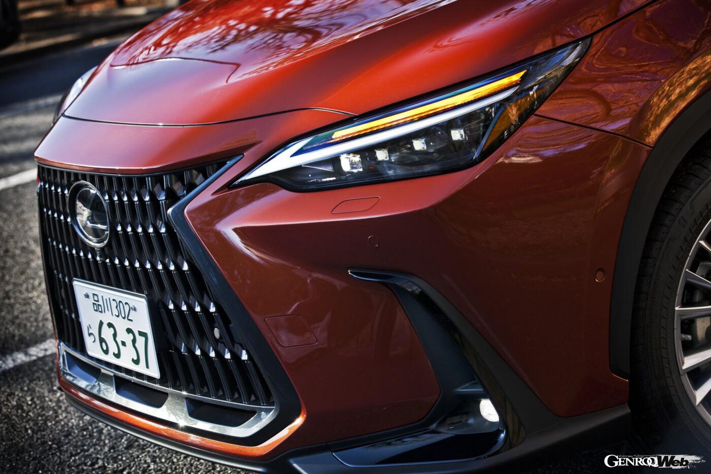 新型レクサス NX。NX350hのフロントセクション