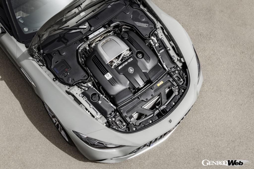 新型メルセデス AMG SL 55 4マティックプラスのエンジンコンパートメント