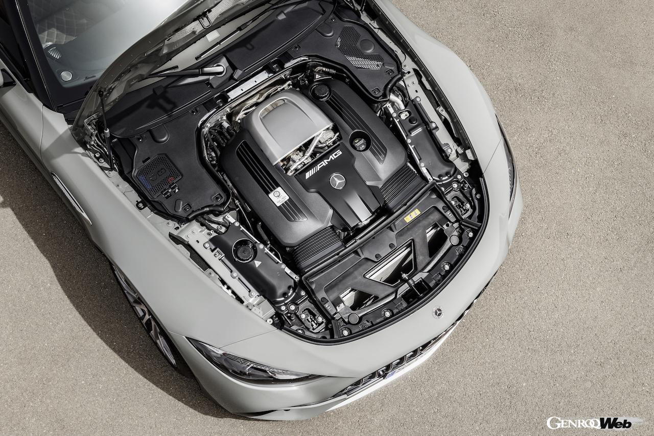 新型メルセデスAMG SL 55 4マティックプラスのエンジンコンパートメント
