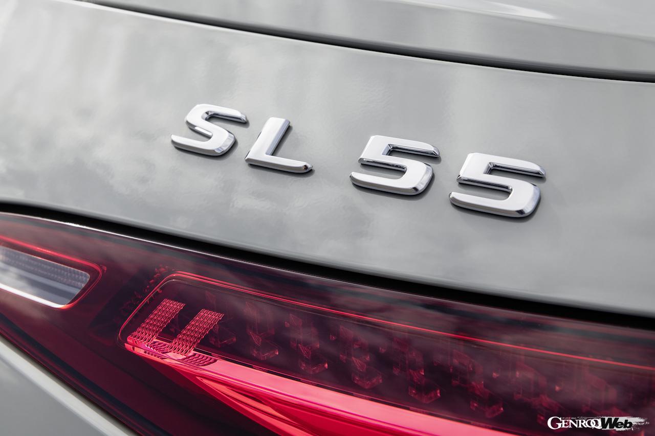 新型メルセデスAMG SL 55 4マティックプラスのエンブレム