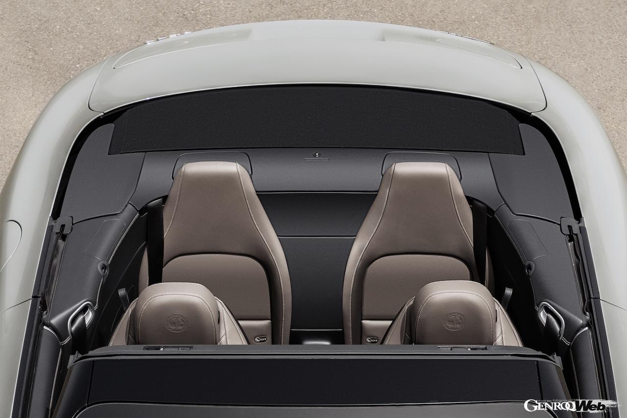 新型メルセデスAMG SL 55 4マティックプラスのリヤシート