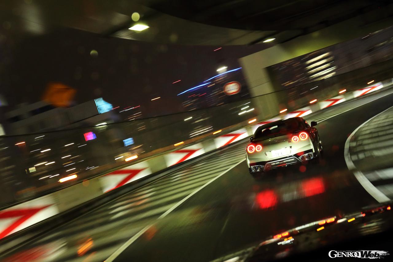 ニッサン GT-R 2022年モデルの特別仕様車“Tスペック”のリヤビュー