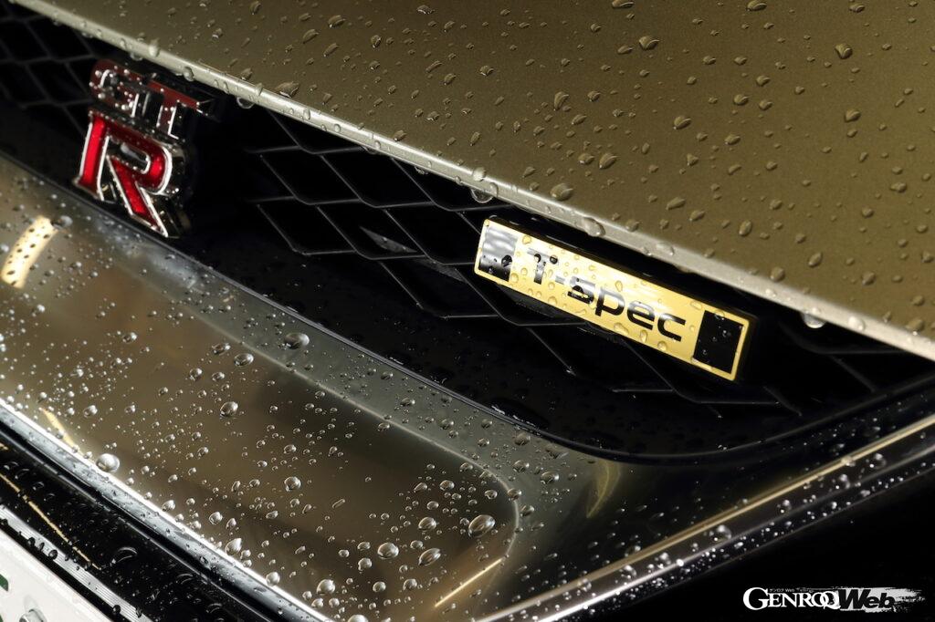 日産 GT-R 2022年モデルの特別仕様車“Tスペック”のエンブレム