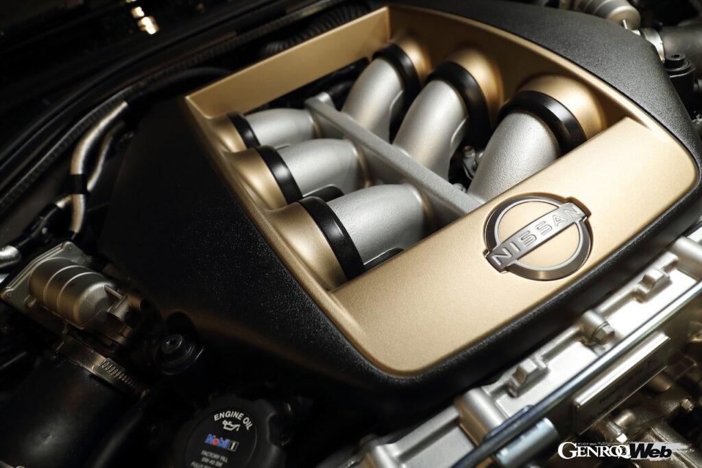 日産 GT-R 2022年モデルの特別仕様車“Tスペック”のエンジンコンパートメント