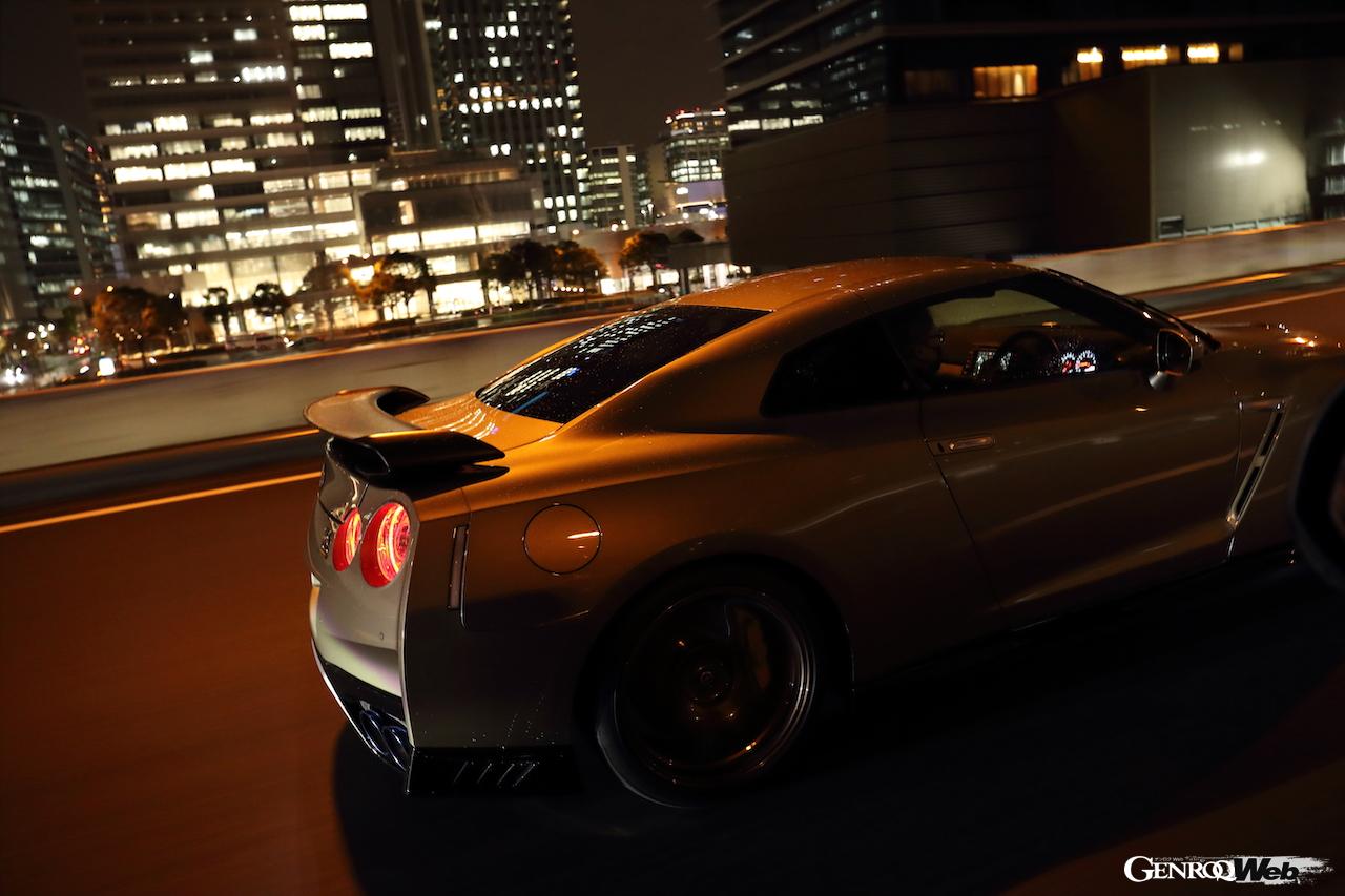 ニッサン GT-R 2022年モデルの特別仕様車“Tスペック”のリヤビュー