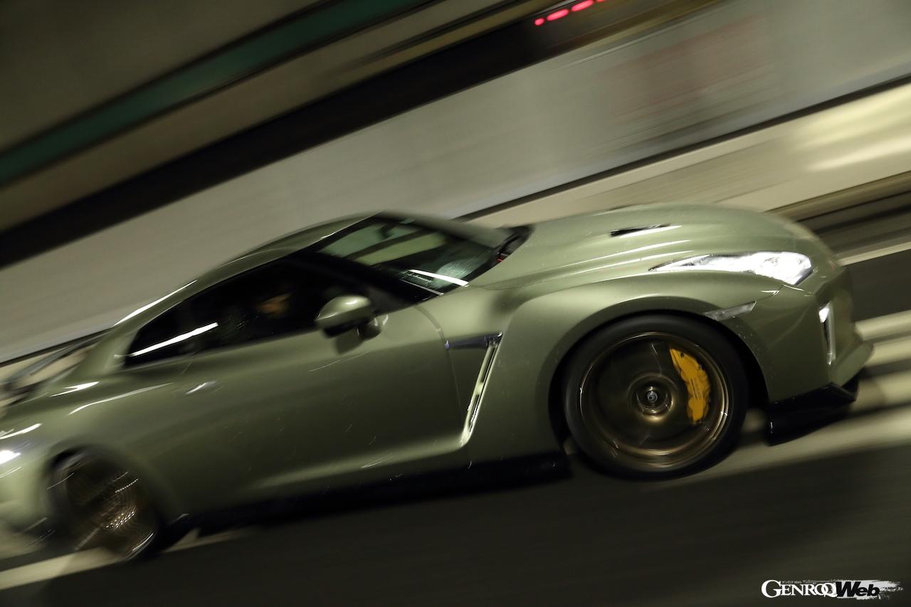 ニッサン GT-R 2022年モデルの特別仕様車“Tスペック”のサイドビュー
