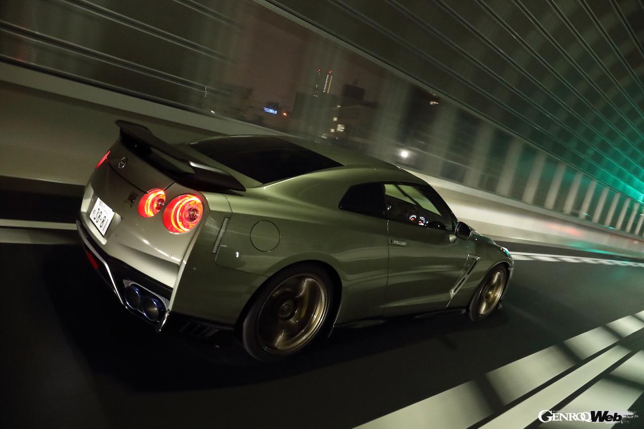 ニッサン GT-R 2022年モデルの特別仕様車“Tスペック”のリヤビュー