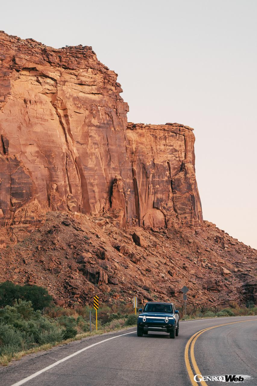 リヴィアンの電動SUV、R1S。フロントビュー