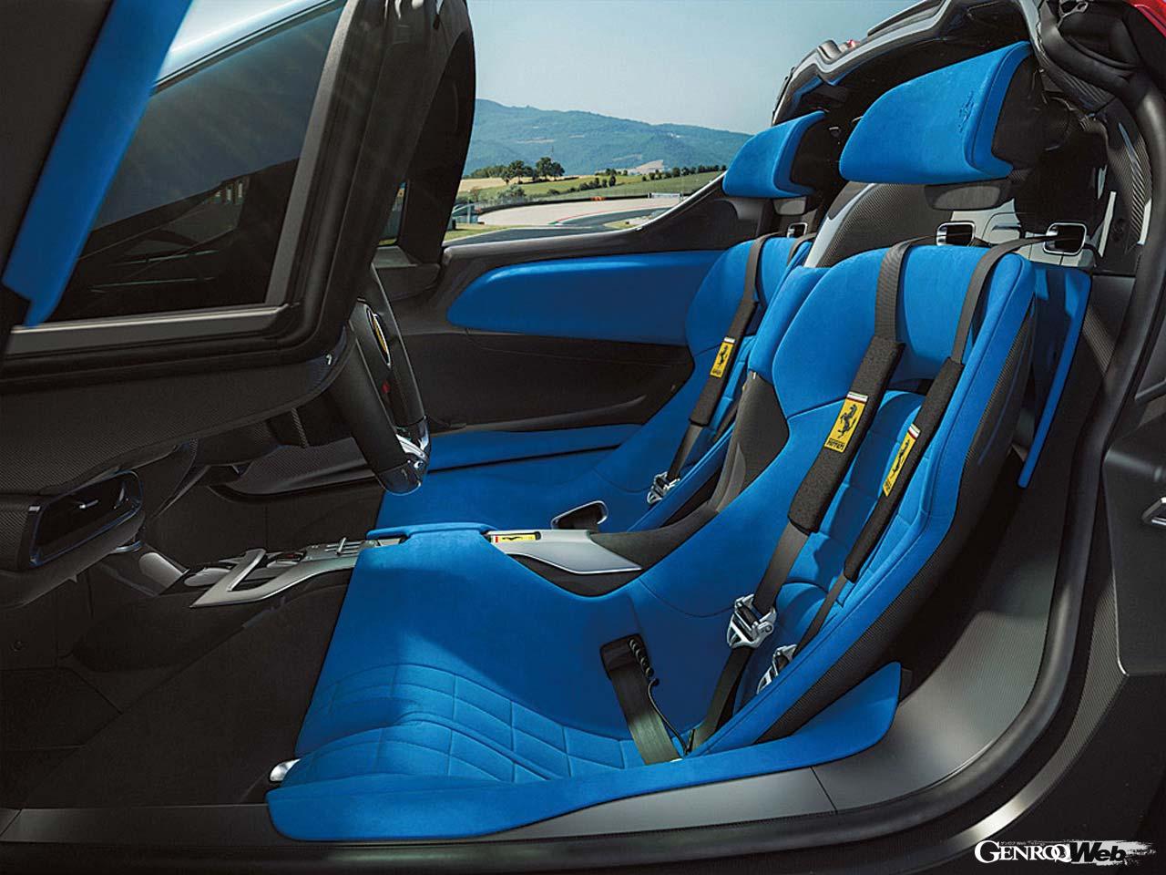 フェラーリ デイトナ SP3のシート