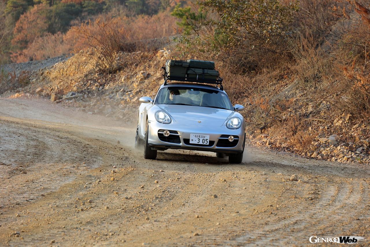 ポルシェ ケイマン（タイプ987）をベースにしたカスタムカー「By S 987C」の走行シーン