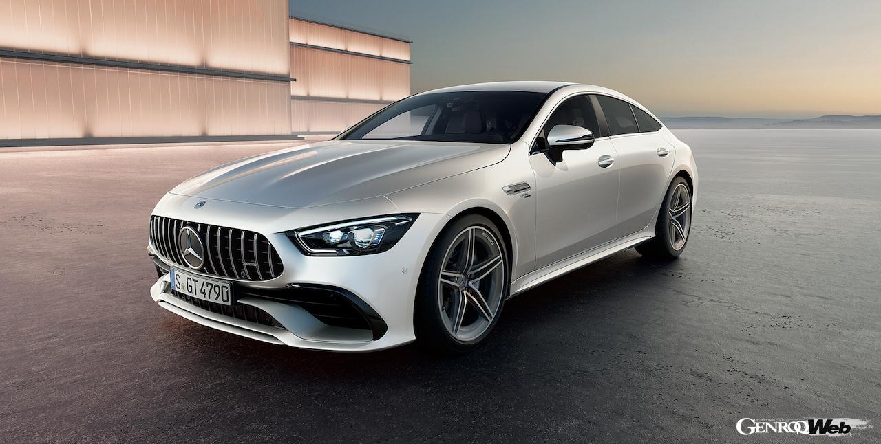 新型「メルセデスAMG GT 4ドアクーペ」のエクステリア。