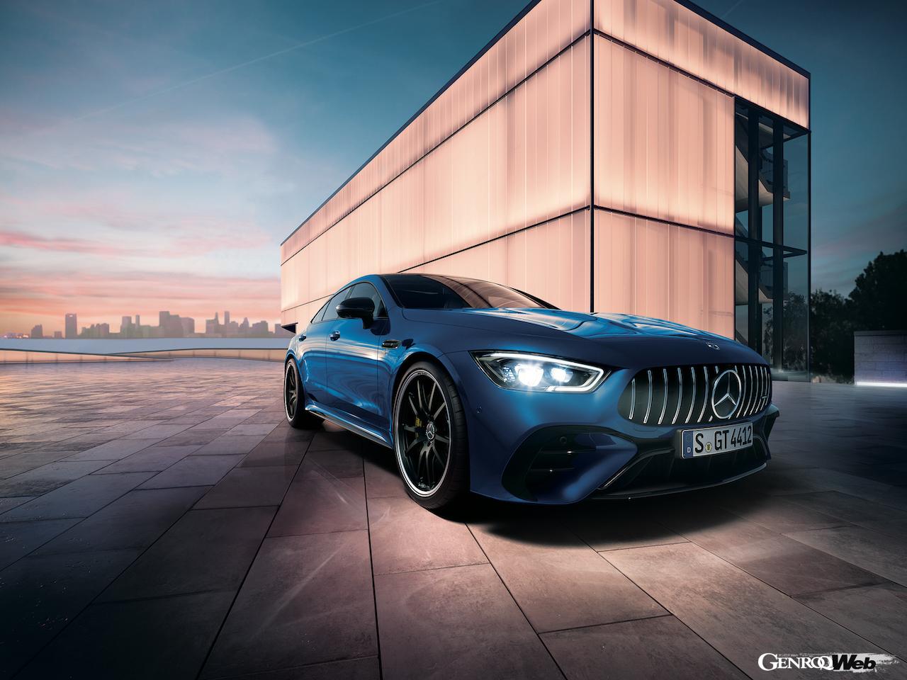 新型「メルセデスAMG GT 4ドアクーペ」のエクステリア。
