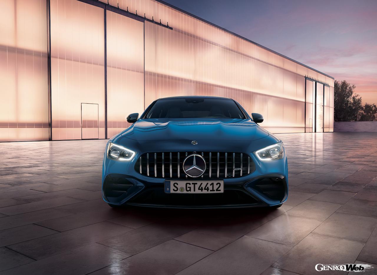 新型「メルセデスAMG GT 4ドアクーペ」のエクステリア。