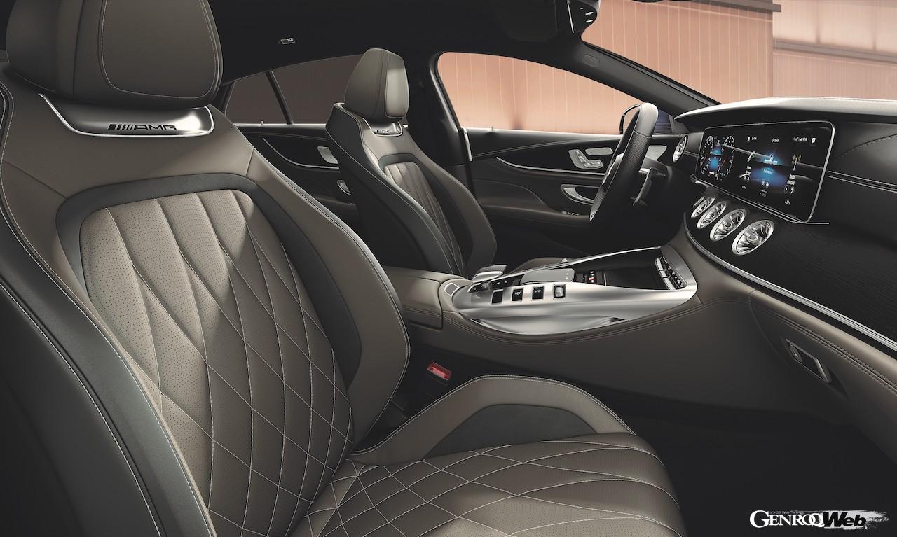 新型「メルセデスAMG GT 4ドアクーペ」のインテリア。