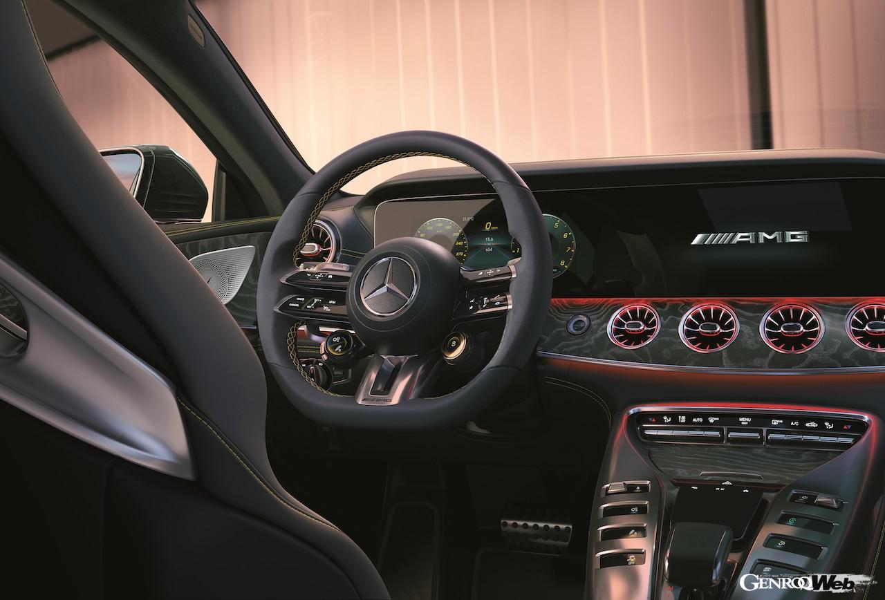 新型「メルセデスAMG GT 4ドアクーペ」のインテリア。