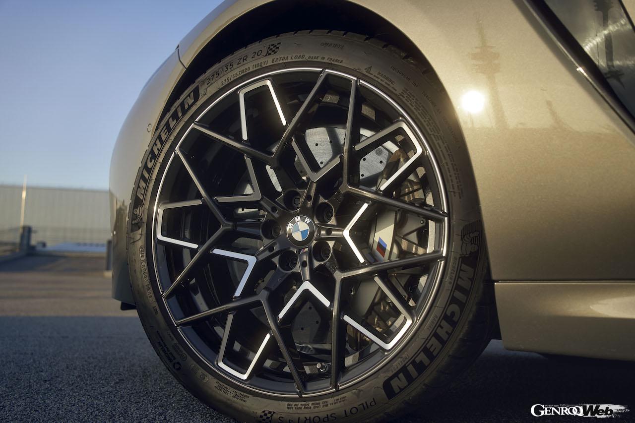 改良新型が登場した「M8 コンペティション コンバーチブル」のホイール。