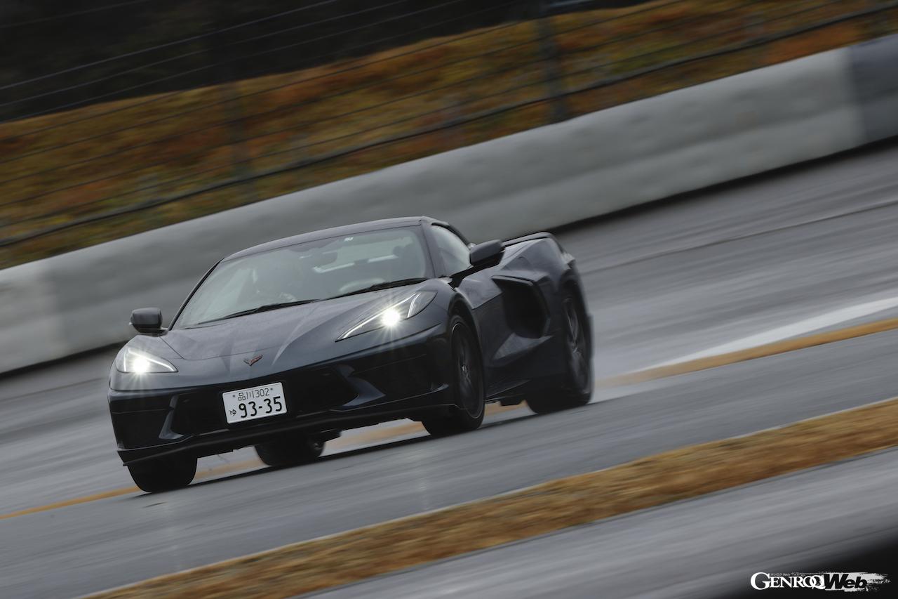 新型シボレー・コルベットコンバーチブルの走り