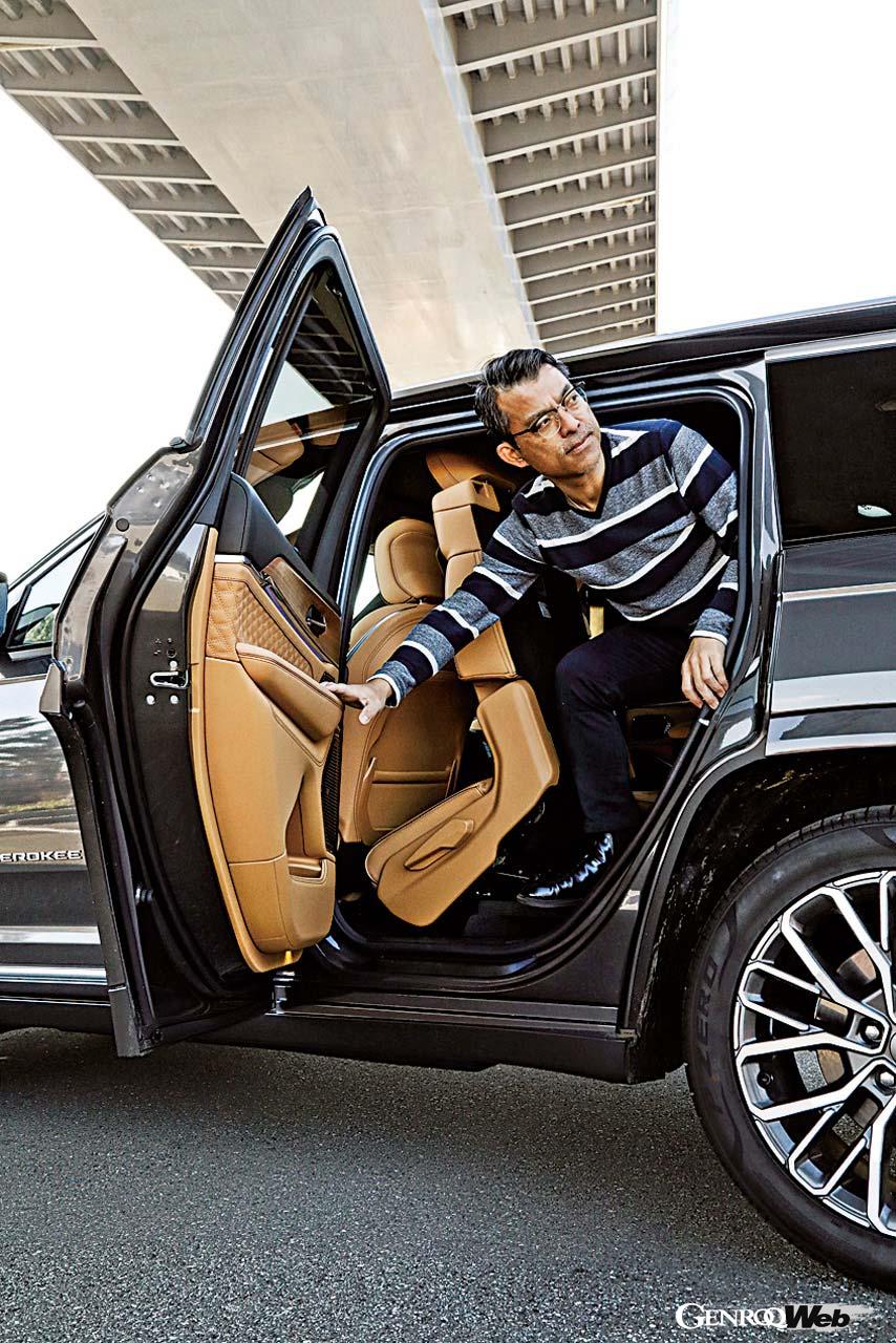 ジープ グランドチェロキー L サミットリザーブのサードシートからの乗降性