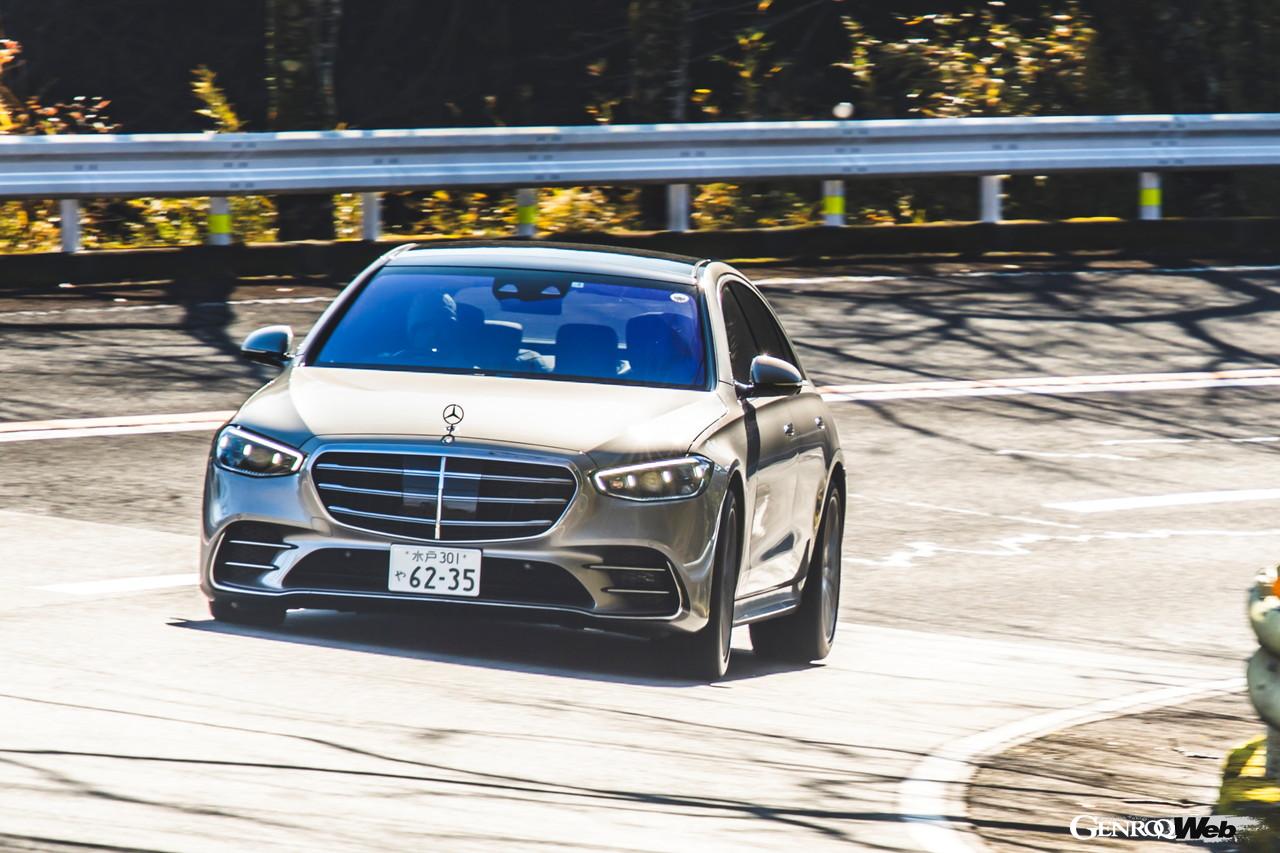 GOTY 2021-2022、メルセデス・ベンツ S 400 d 4マティックの走行シーン