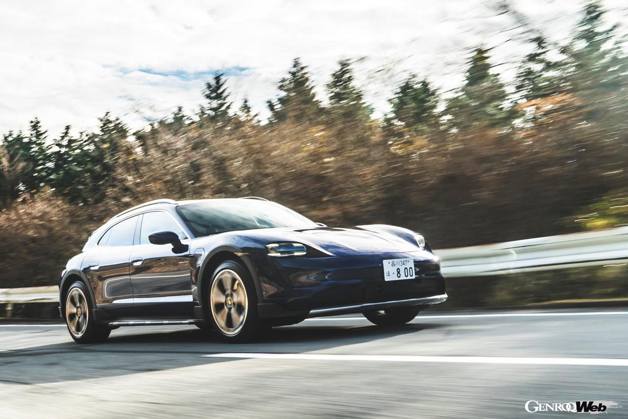 GOTY 2021-2022、ポルシェ タイカン 4 クロスツーリスモの走行シーン