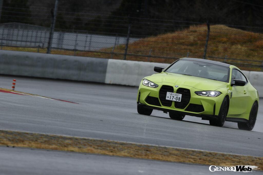 GOTY2021-2022、BMW M4 コンペティションの走行シーン