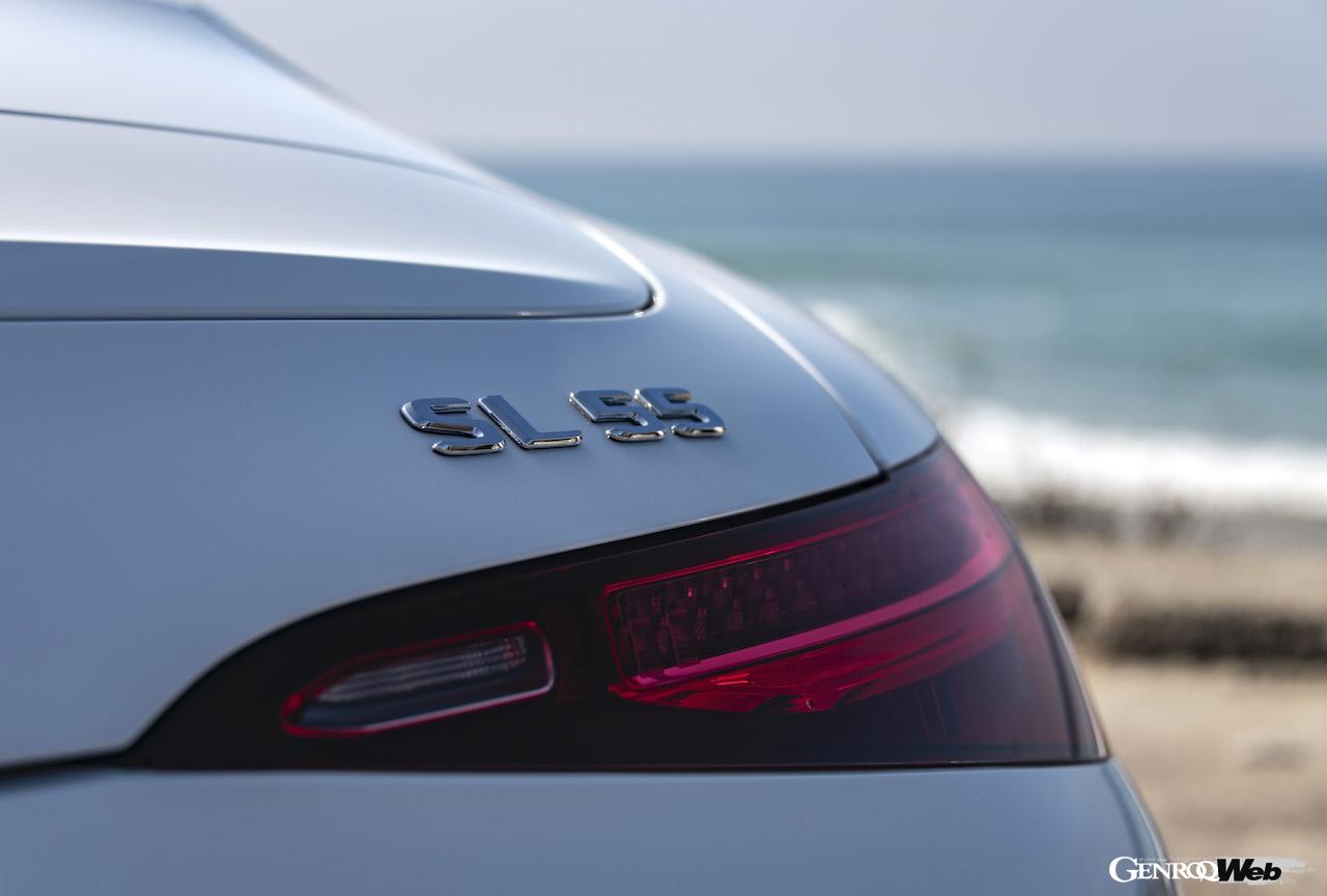 メルセデスAMG SL 55 4マティックプラスのエンブレム