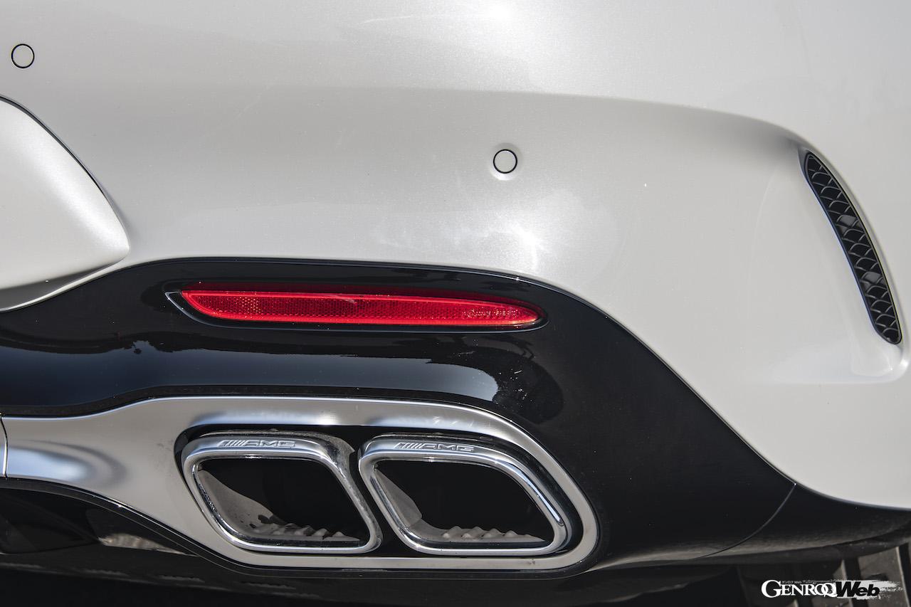 メルセデスAMG SL 55 4マティックプラスのテールパイプ