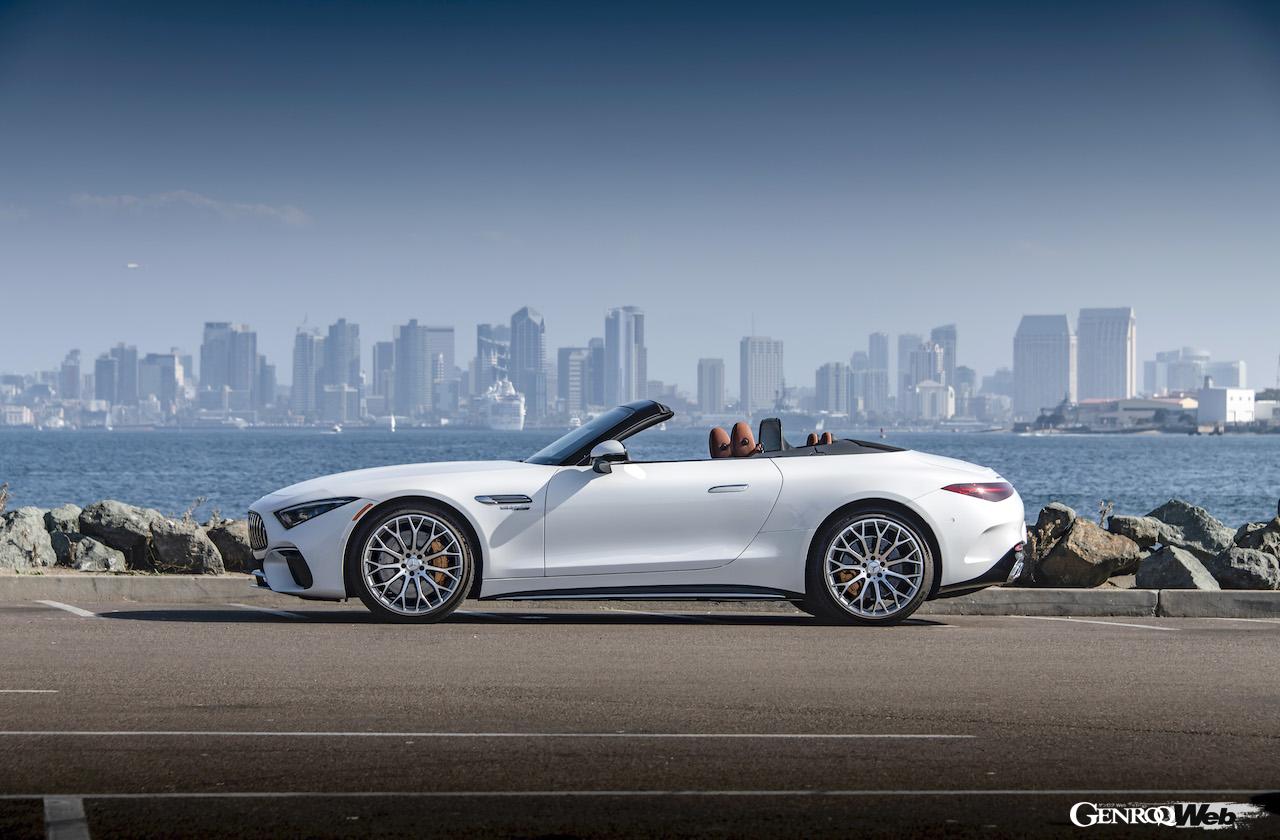 メルセデスAMG SL 55 4マティックプラスのサイドビュー