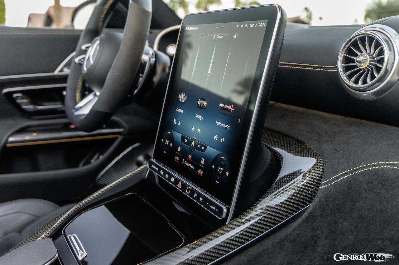 メルセデスAMG SL 65 4マティックプラスのセンターディスプレイ