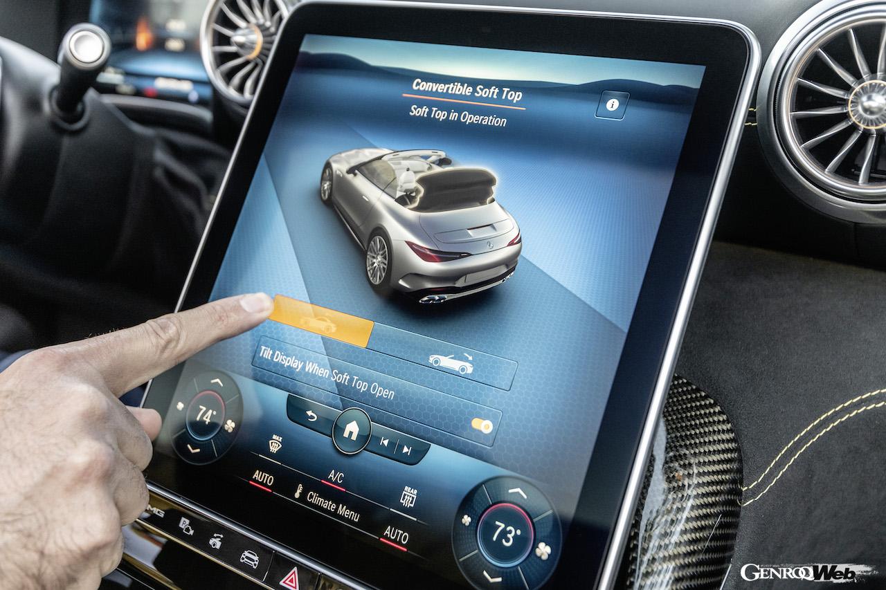 メルセデスAMG SL 65 4マティックプラスのセンターディスプレイ