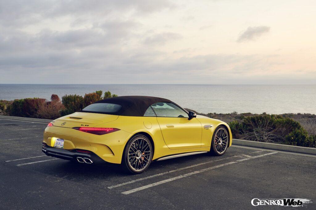 メルセデス AMG SL 65 4マティックプラスのリヤビュー。ルーフ閉