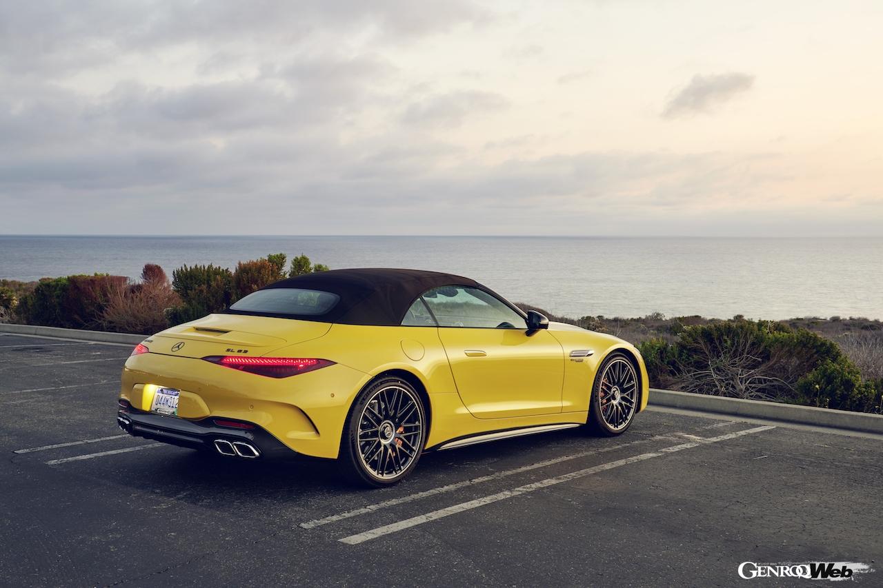 メルセデスAMG SL 65 4マティックプラスのリヤビュー。ルーフ閉