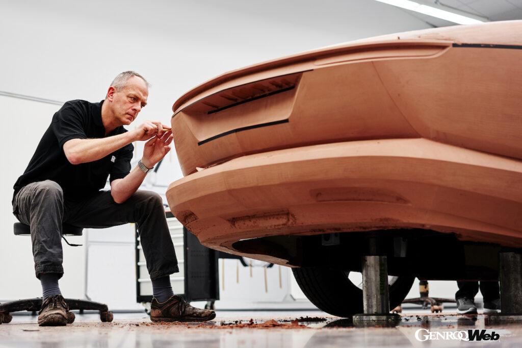 ロールス・ロイス ボート・テイルの制作風景