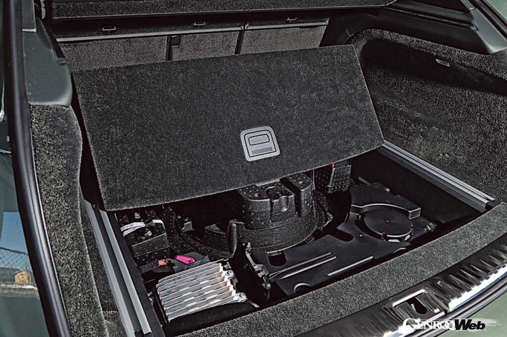 ベントレー ベンテイガ ハイブリッドのラゲッジルーム