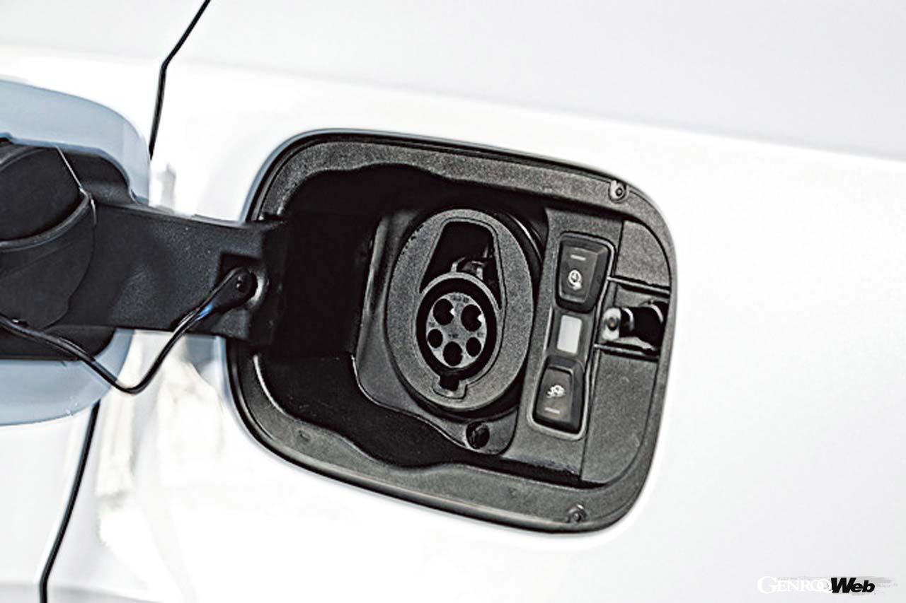 ベントレー ベンテイガ ハイブリッドの充電口