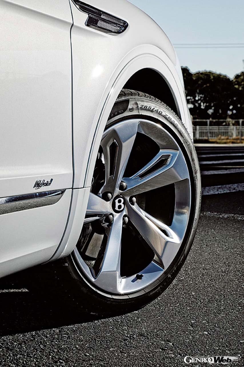 ベントレー ベンテイガ ハイブリッドのラゲッジルームのホイール