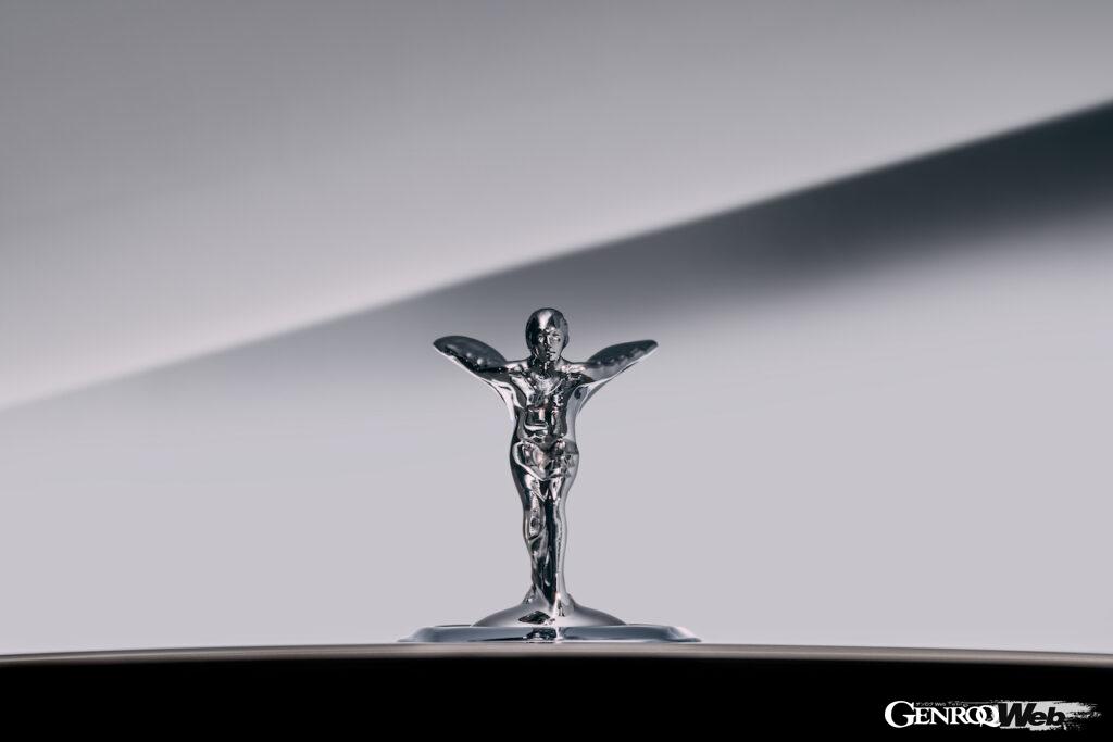 ロールス・ロイス初のフルEV「スペクター」に採用される新デザインの「スピリット・オブ・エクスタシー」。