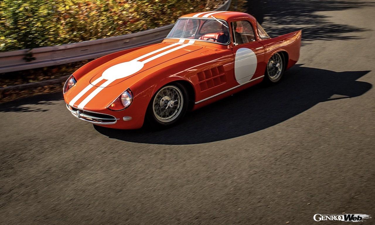 1950年代にチェコのシュコダが開発したレーシンブプロトタイプ「シュコダ 1100 OHC クーペ」の走行シーン。