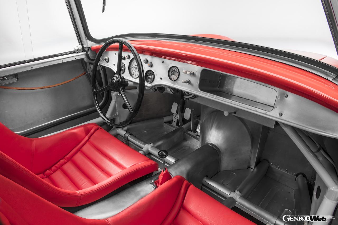 1950年代にチェコのシュコダが開発したレーシンブプロトタイプ「シュコダ 1100 OHC クーペ」のコクピット。