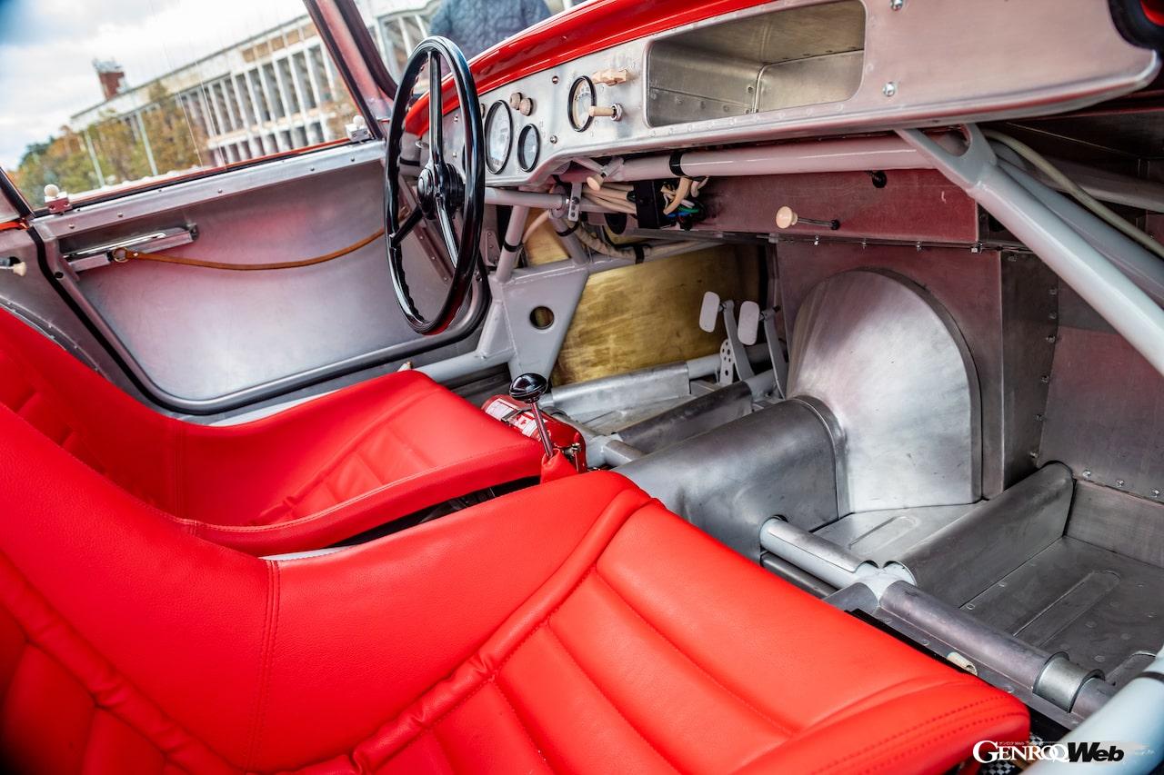 1950年代にチェコのシュコダが開発したレーシンブプロトタイプ「シュコダ 1100 OHC クーペ」のコクピット。